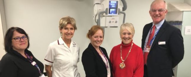 The Mayor’s visit to Woking Community Hospital included a demonstration of  the brand new digital X-ray machine