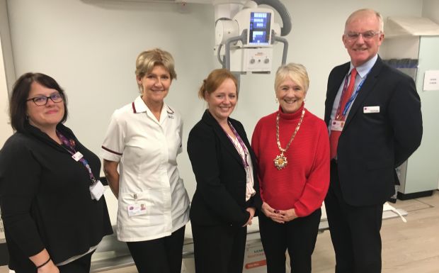 The Mayor’s visit to Woking Community Hospital included a demonstration of  the brand new digital X-ray machine